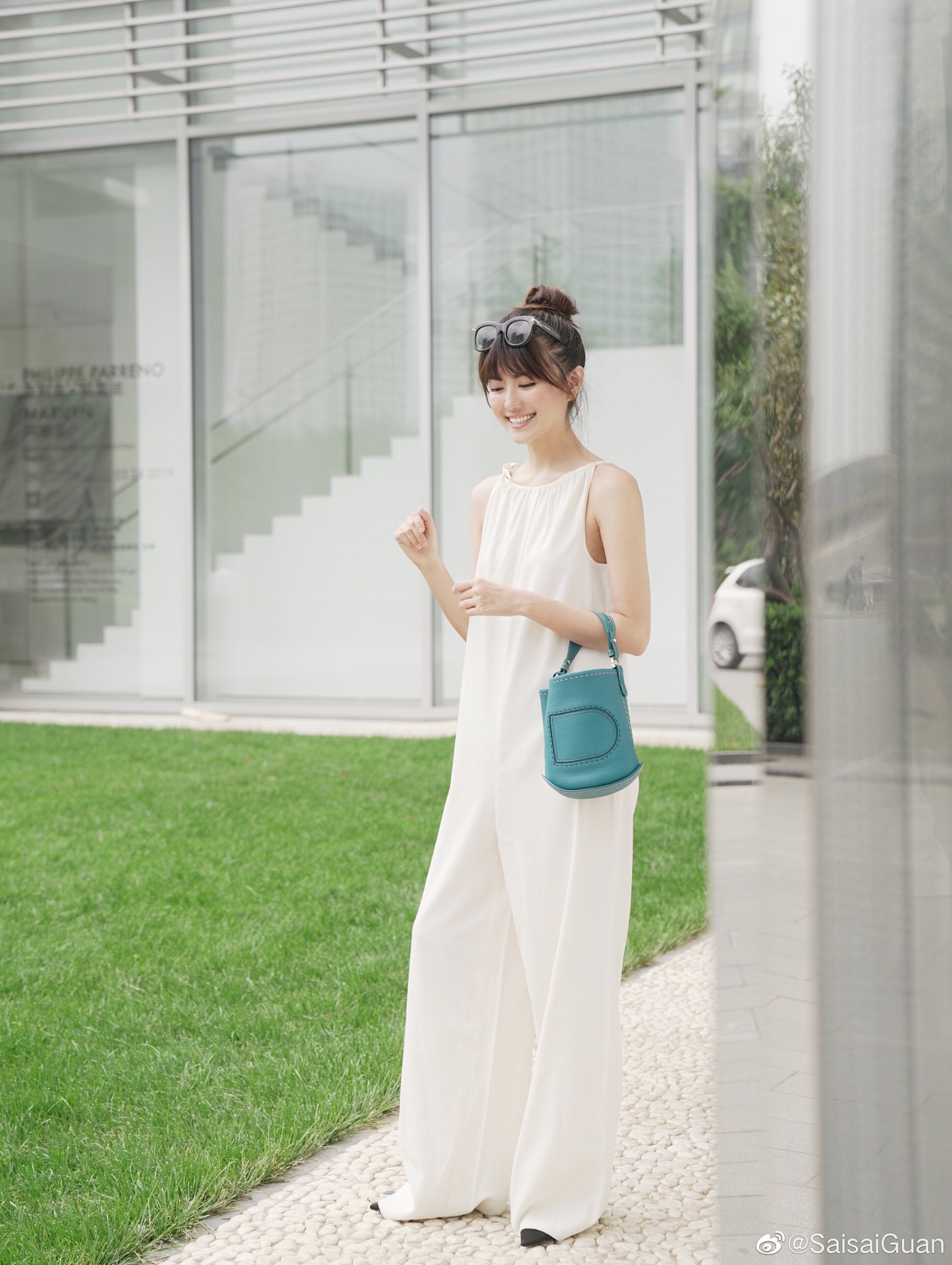 델보 팽 미니 버킷 크로스백